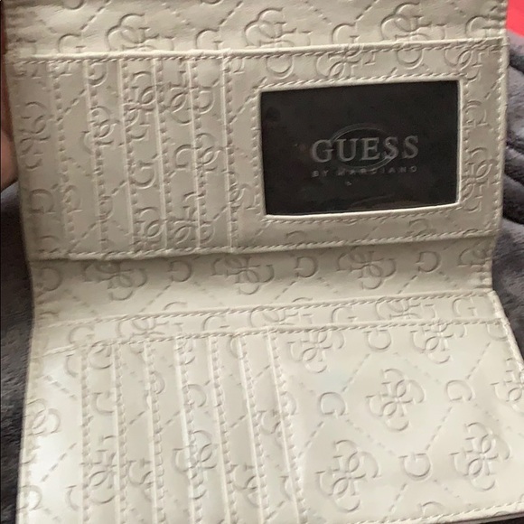 Guess (3) - Picture 3 of 5